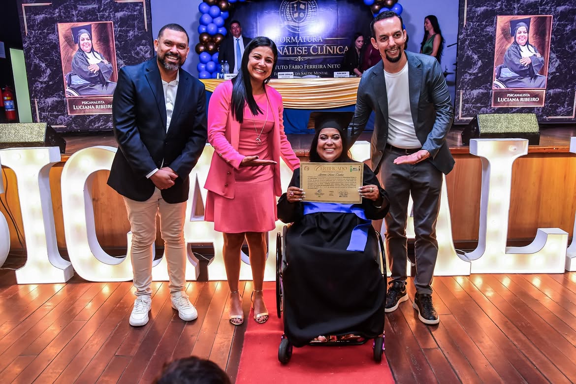 Formatura em Psicanálise Clínica do Instituto Fábio Ferreira Neto